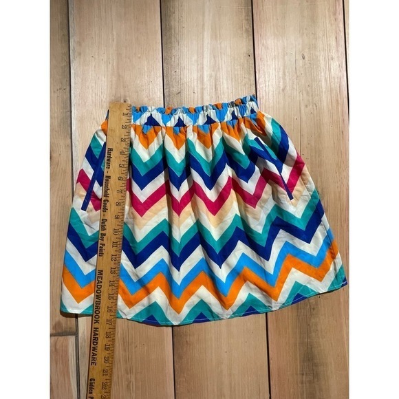 Annabella women's colorful chevron skirt. Elastic Waist. Pockets.Size Small - Picture 4 of 6